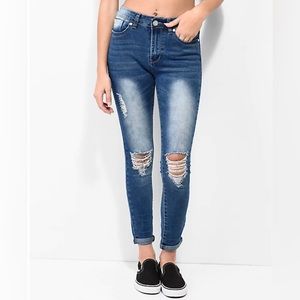 NWT High Rise Thrill Jeans